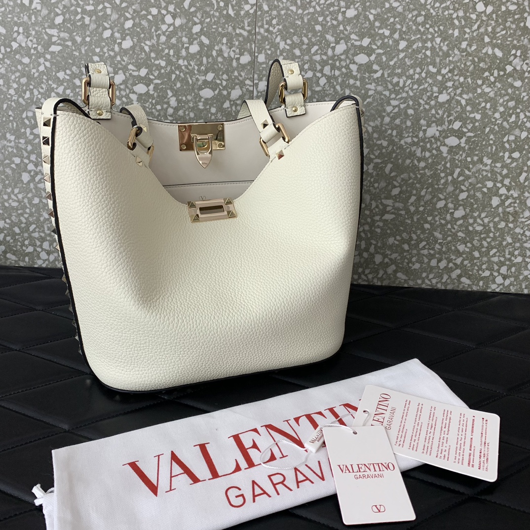 Valentino Garavani Rockstud Shoulder Bag in Ivory Grainy Calfskin